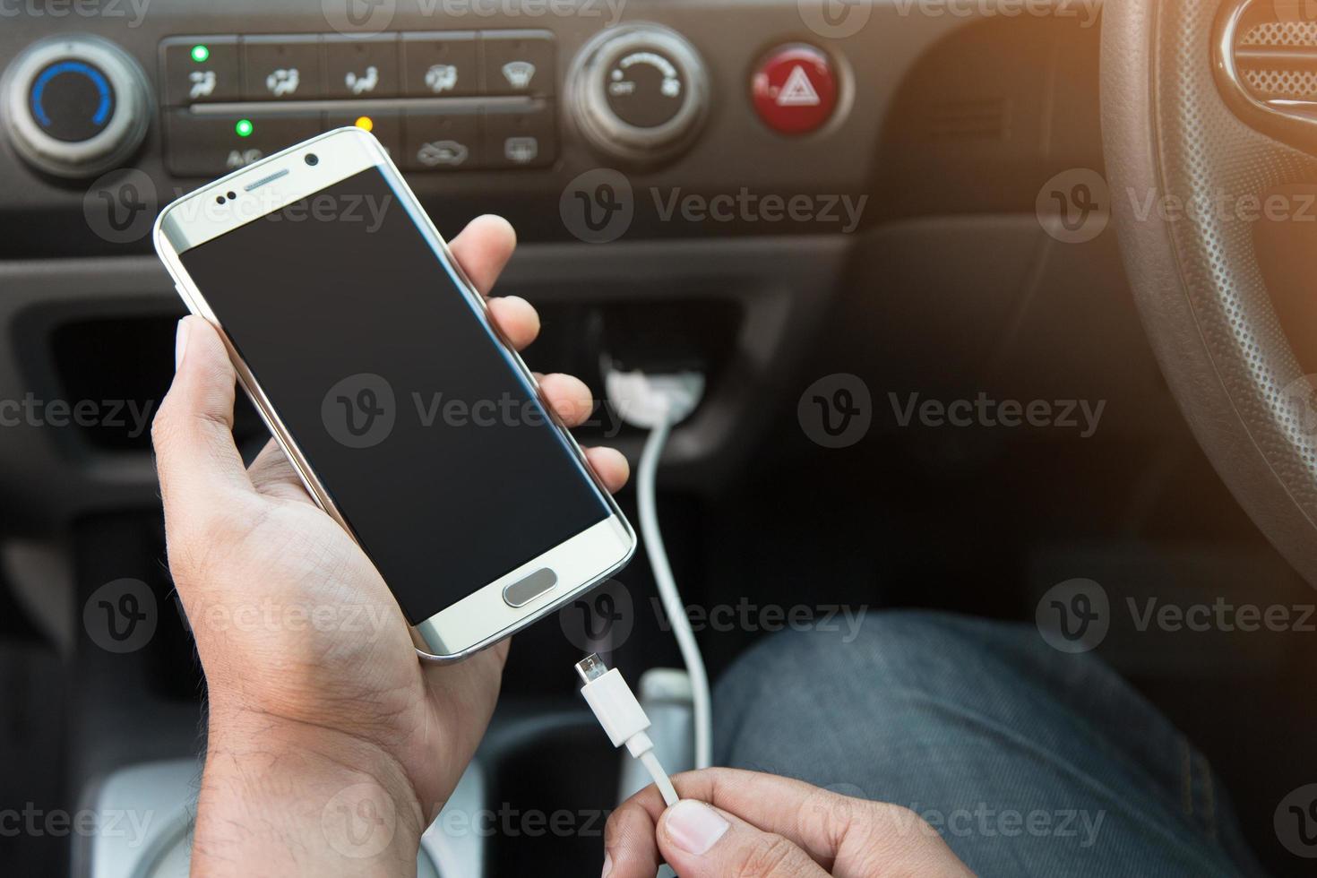 cargador de teléfono en coche foto