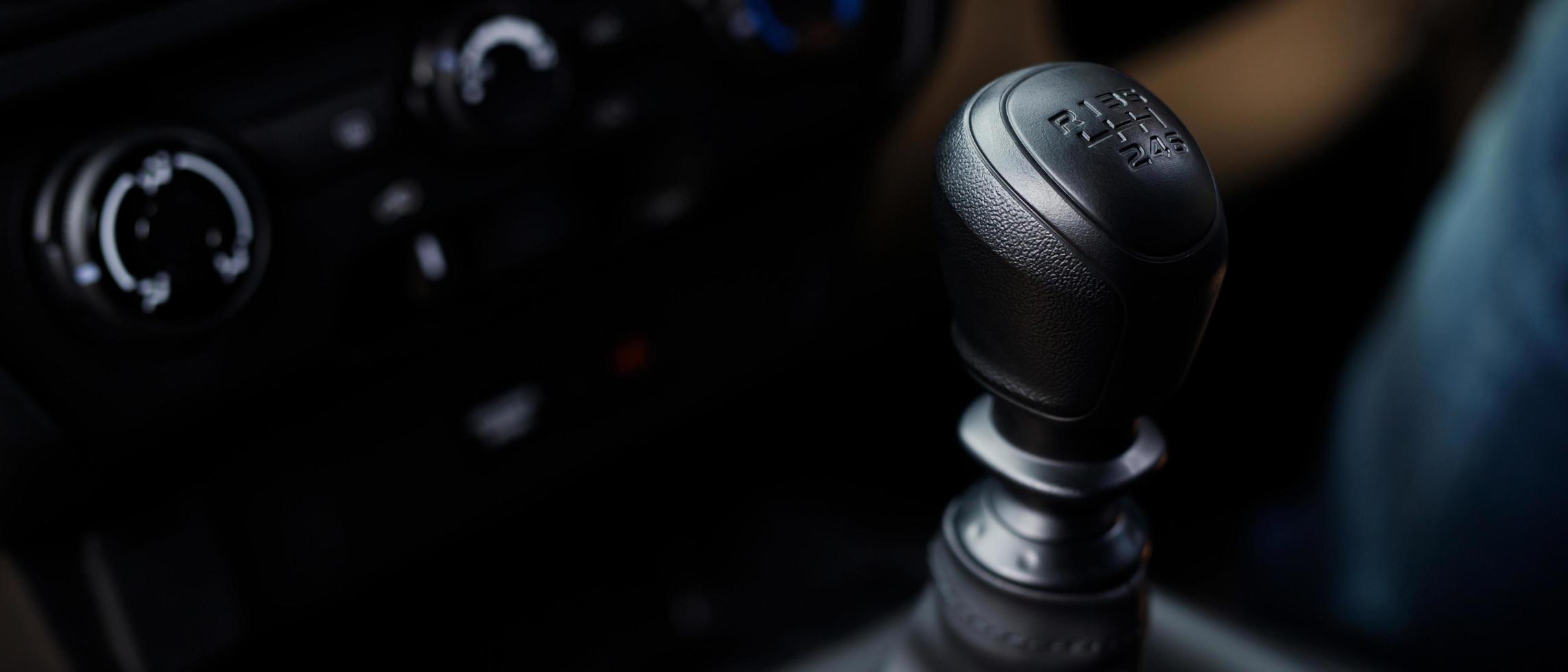 Inspect manual transmission cars photo