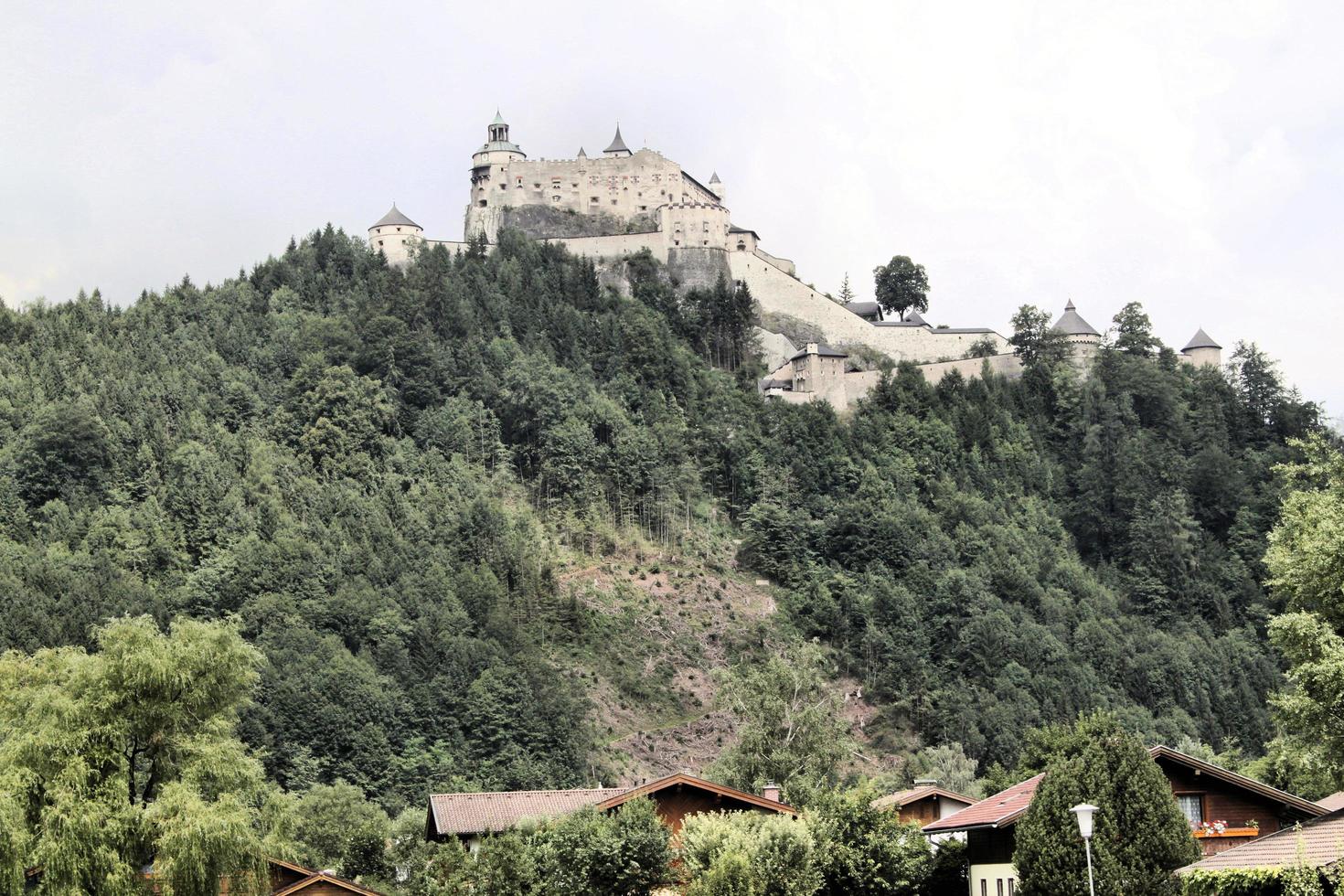 una vista de hofenwerfen en austria foto