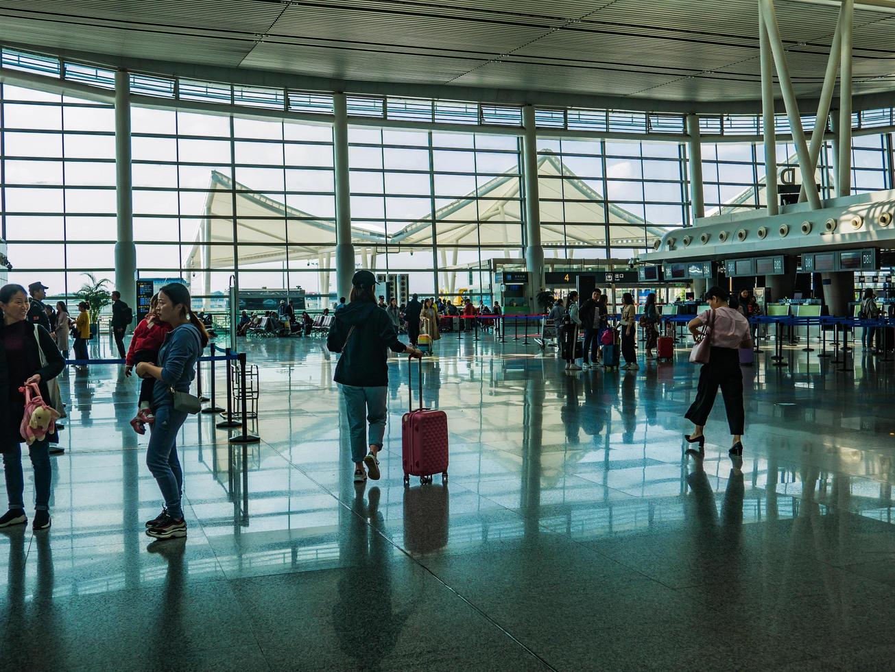 changsha.china-18 de octubre de 2018.desconocidos chinos de turistas en el aeropuerto internacional de changsha hunan china.changsha es la capital y la ciudad más poblada de hunan foto