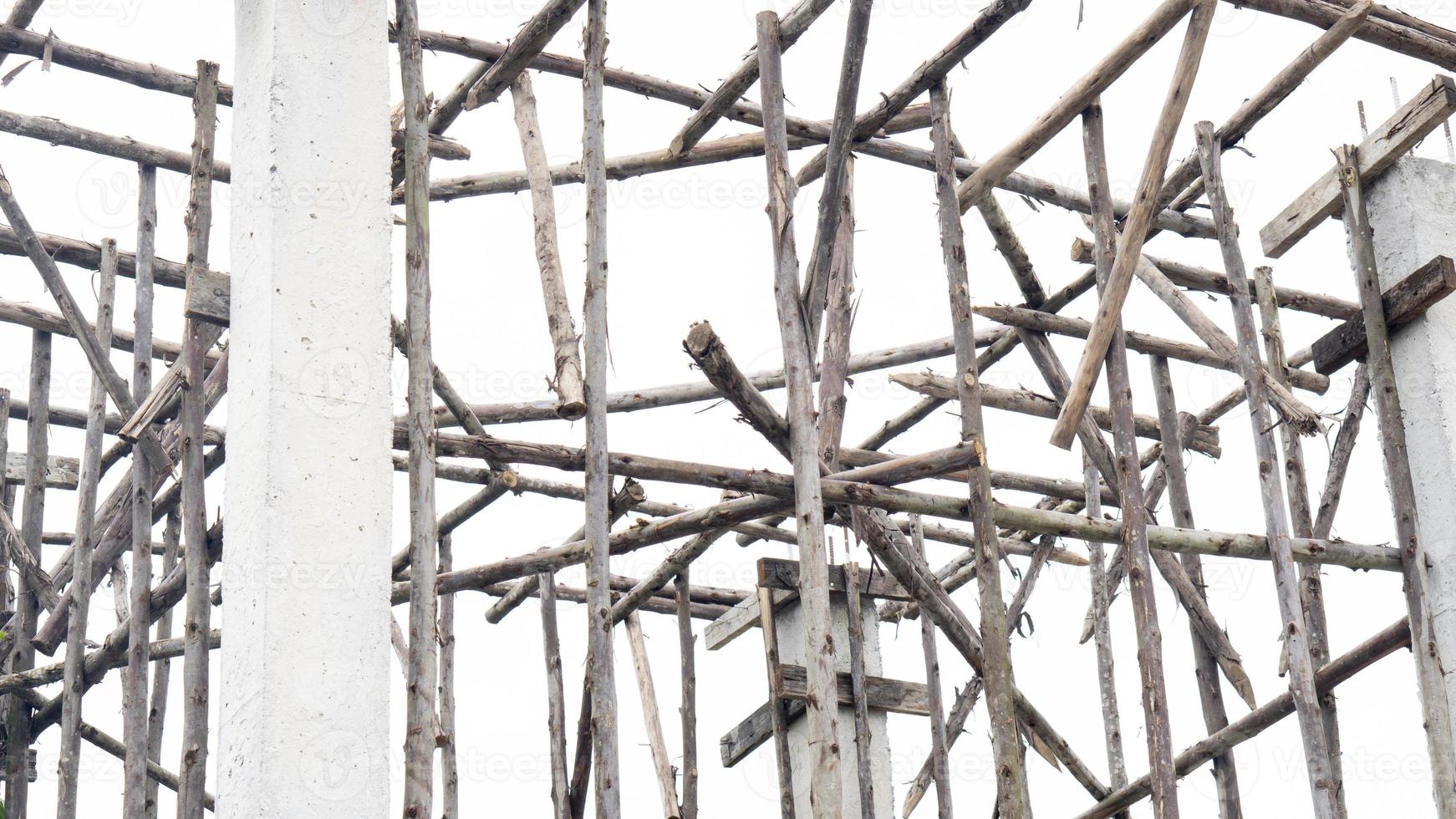 Cement column structure and wood interlocking as a model for building construction. photo