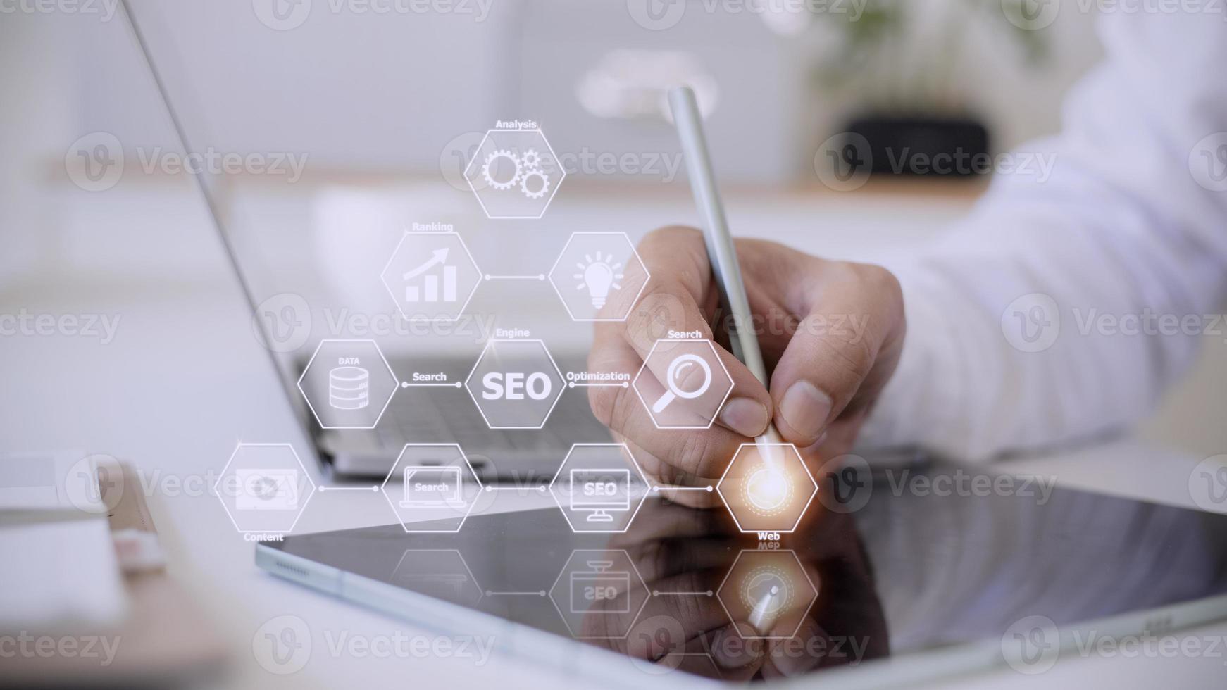 SEO optimización de motores de búsqueda. concepto de tecnología andinetrmet de marketing digital en línea. foto