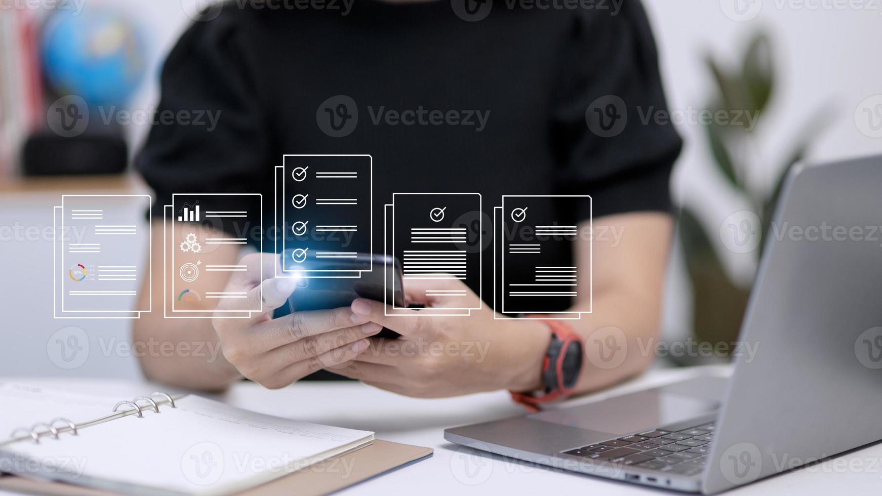 iconos de documentos electrónicos, gestión de documentos electrónicos, base de datos de documentación en línea, concepto de oficina sin papel foto