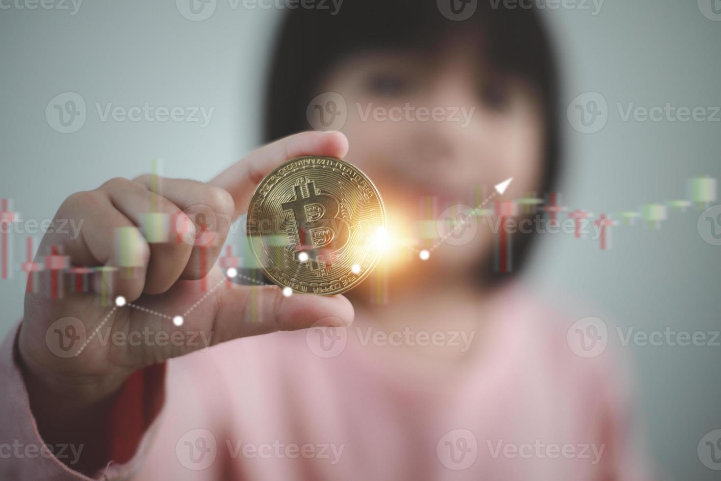 negocios y finanzas, ahorros, inversión con activos digitales, finanzas futuras, bitcoin en mano foto