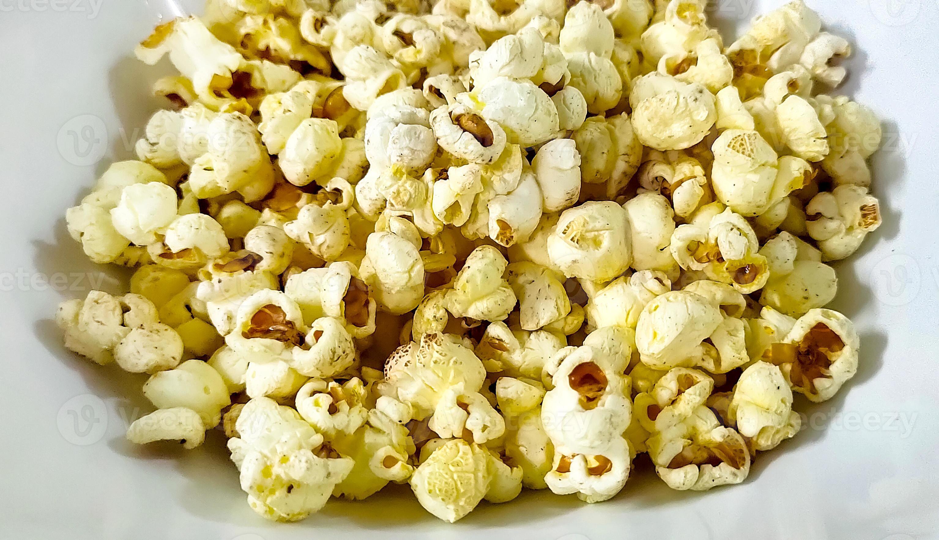 Close up delicious fresh buttery popcorn in a bowl 13074189 Stock Photo