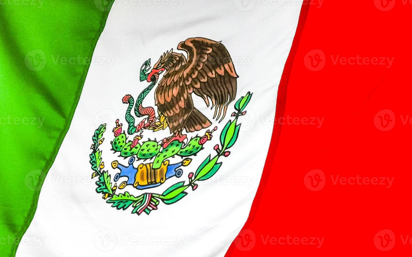 bandera roja blanca verde mexicana en zicatela puerto escondido mexico. foto