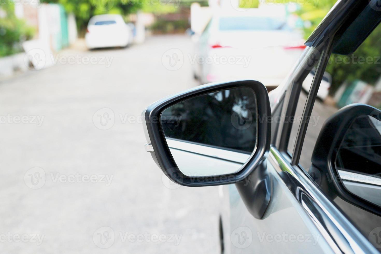 Side mirrors and turn signals photo