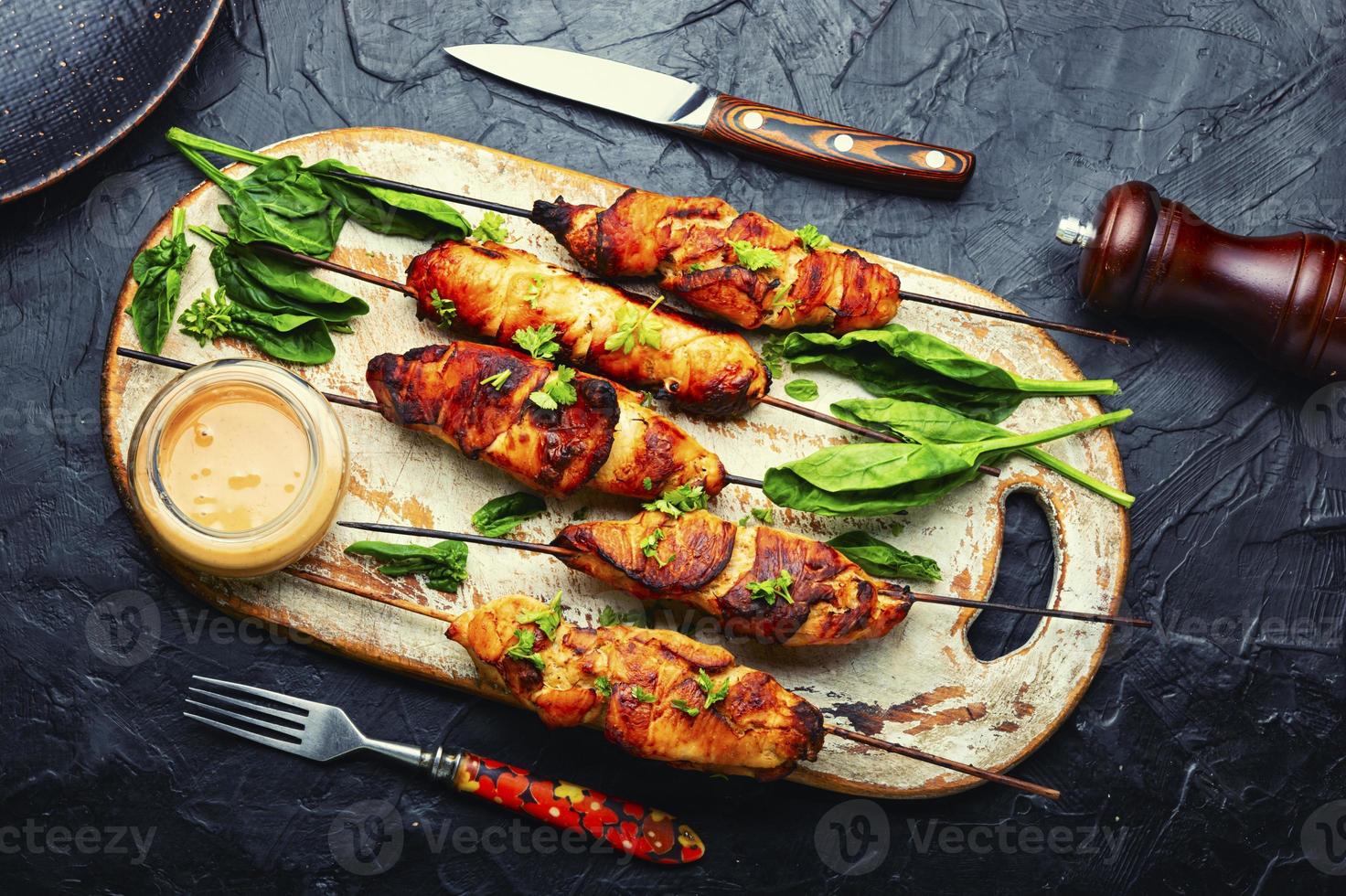 brochetas de pechuga de pollo, satay de pollo foto