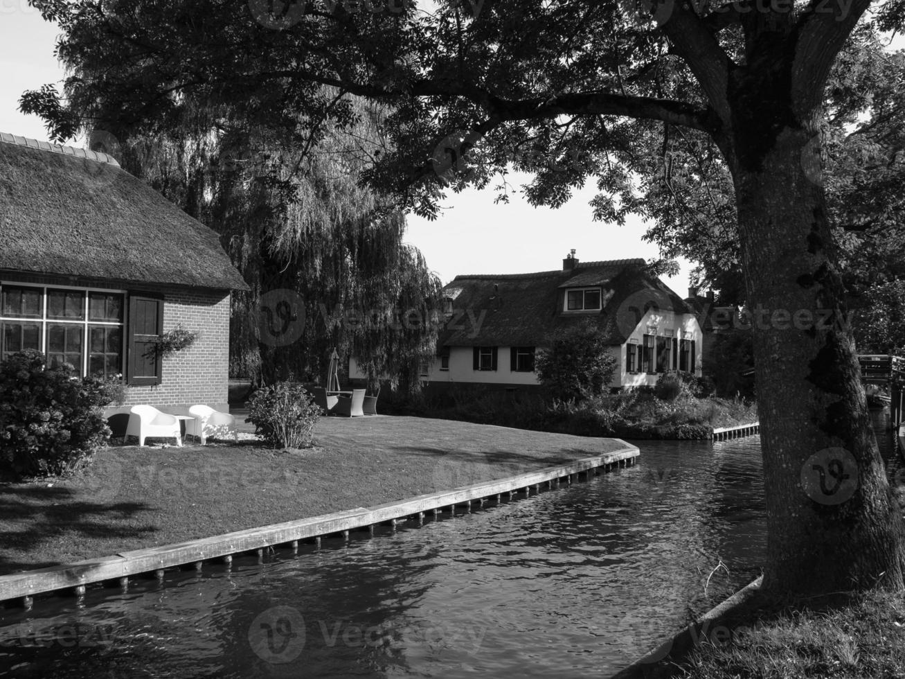 el pueblo holandés giethoorn foto