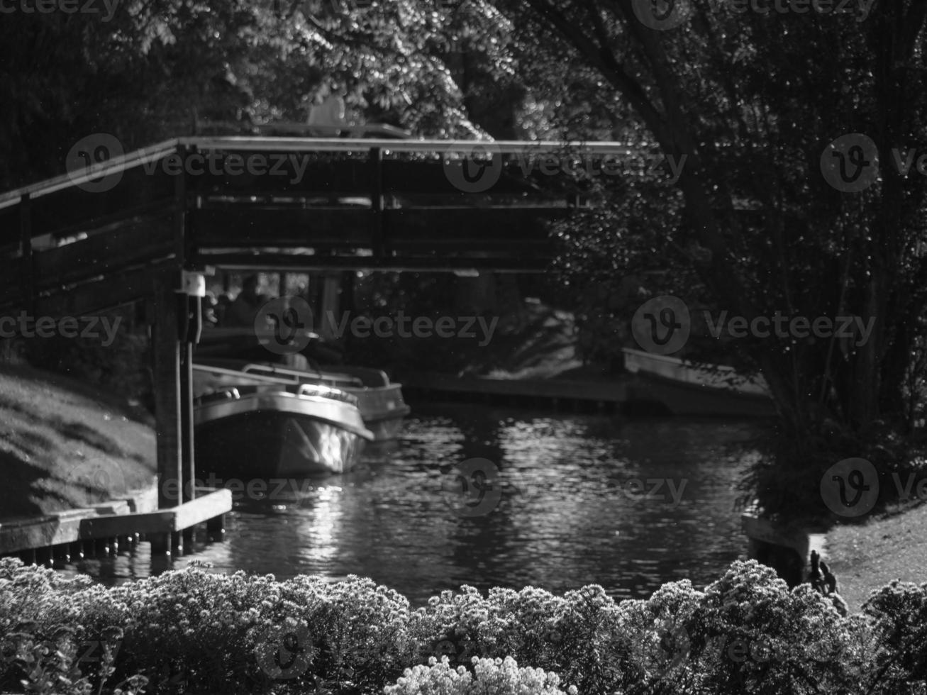 the dutch village Giethoorn photo