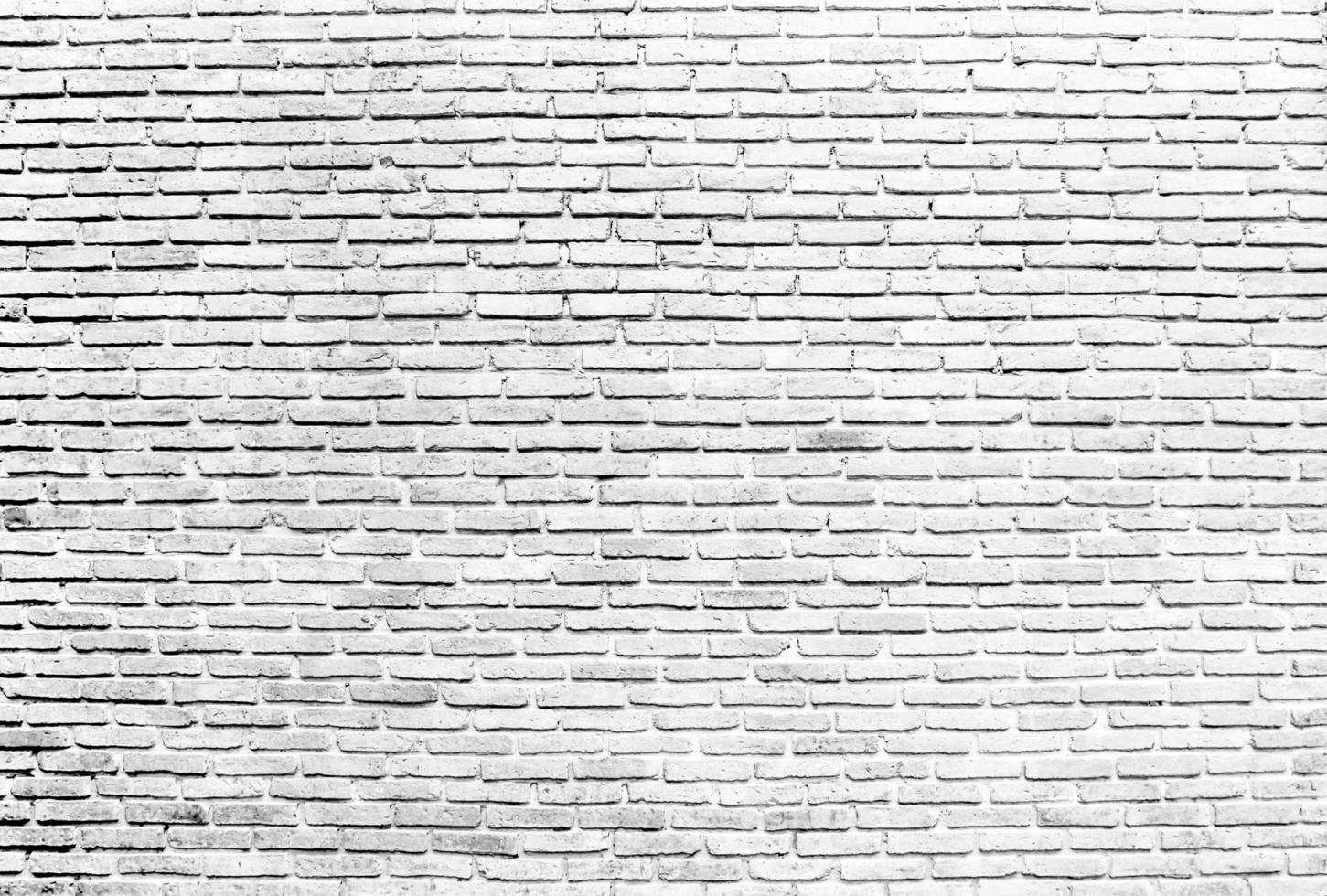 bloque de pared de ladrillo blanco claro viejo y agrietado para el fondo, espacio de copia de textura foto