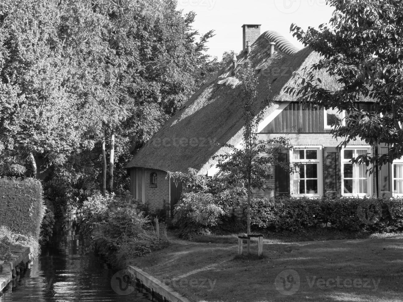 the dutch village Giethoorn photo