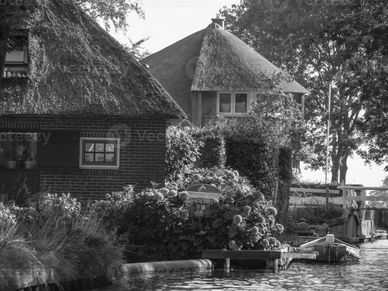 the dutvh village Giethoorn photo