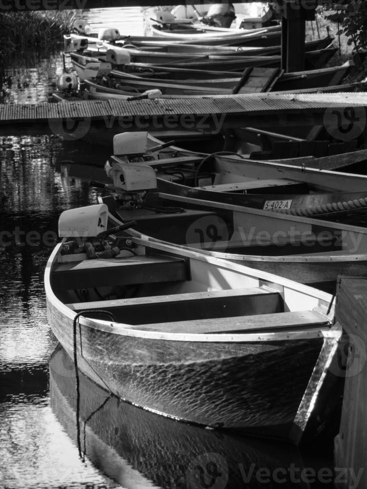 the dutch village Giethoorn photo