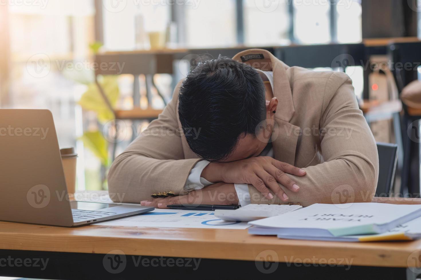 Concept Burnout Syndrome. Business Woman feels uncomfortable working. Which is caused by stress, accumulated from unsuccessful work And less resting body. Consult a specialist psychiatrist. photo