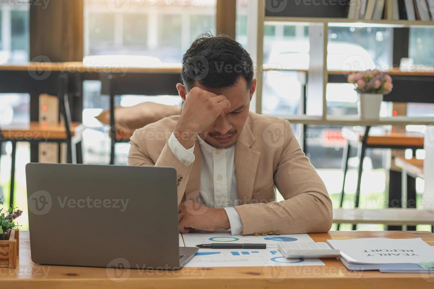 Concept Burnout Syndrome. Business Woman feels uncomfortable working. Which is caused by stress, accumulated from unsuccessful work And less resting body. Consult a specialist psychiatrist. photo
