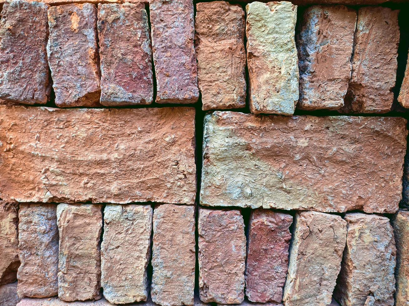 photo of the arrangement of red bricks