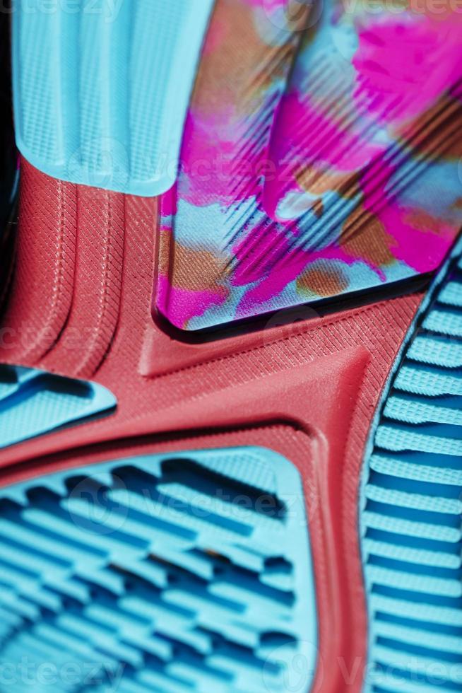 suela de color turquesa con zapatillas deportivas para correr y hacer ejercicio. estilo deportivo, primer plano foto