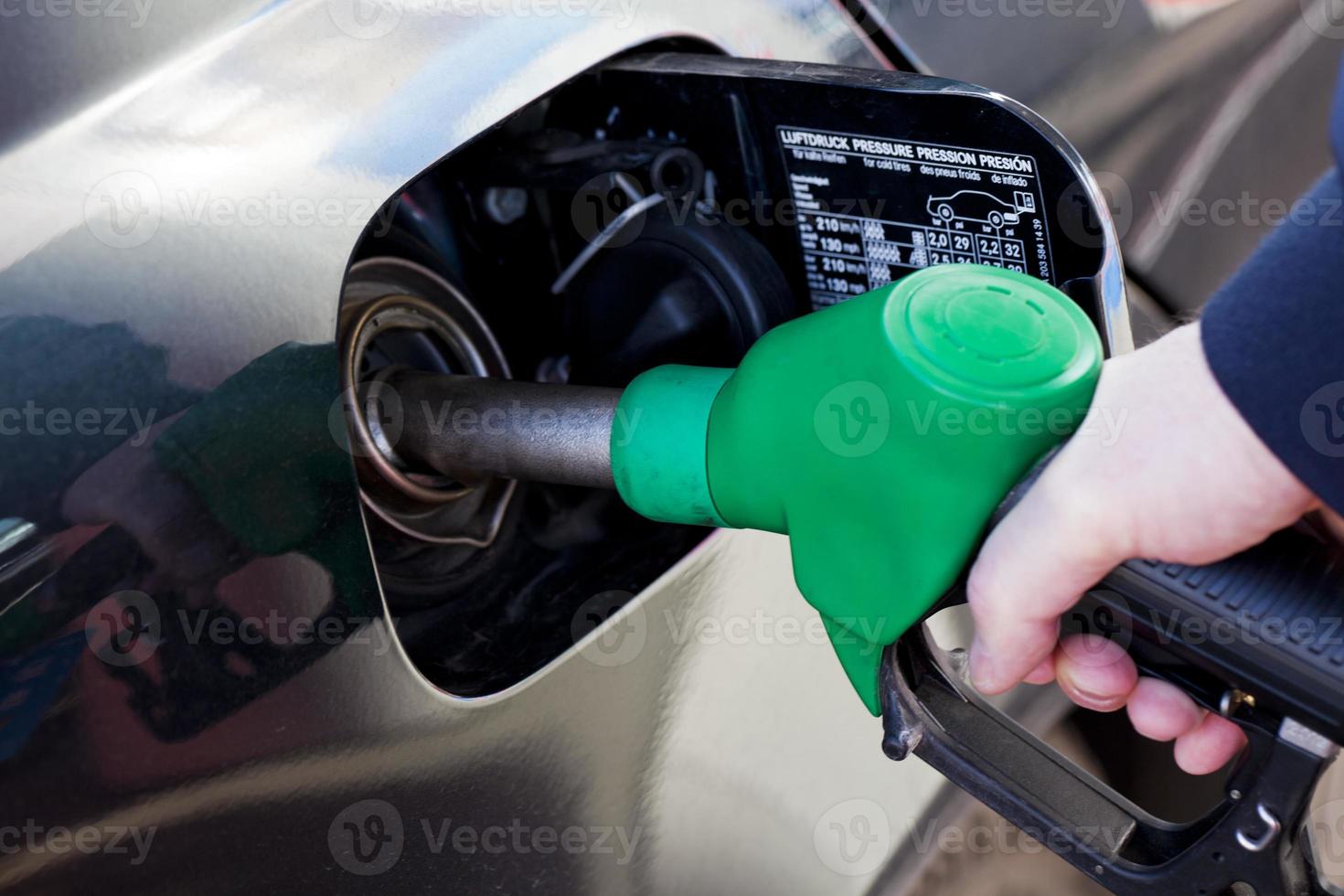 recarga de combustible, gasolinera, extracción de petróleo foto