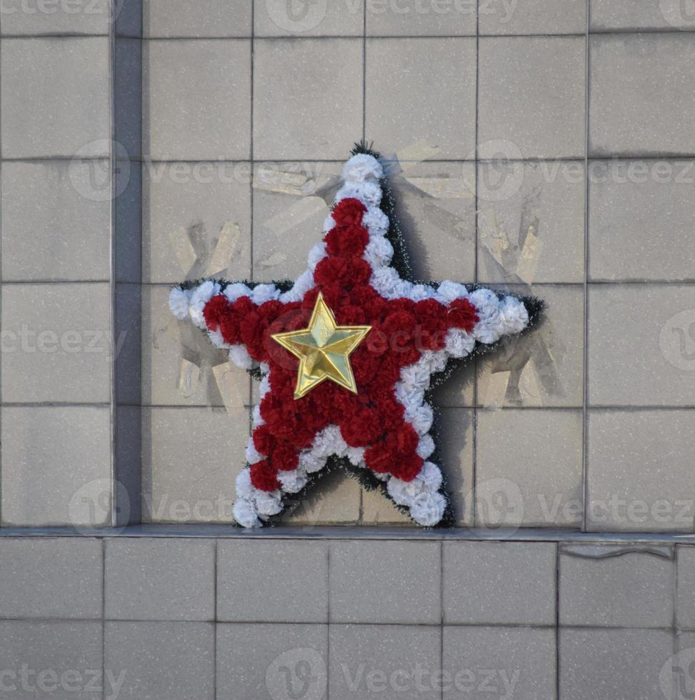 Garland in the form of a five-pointed star photo