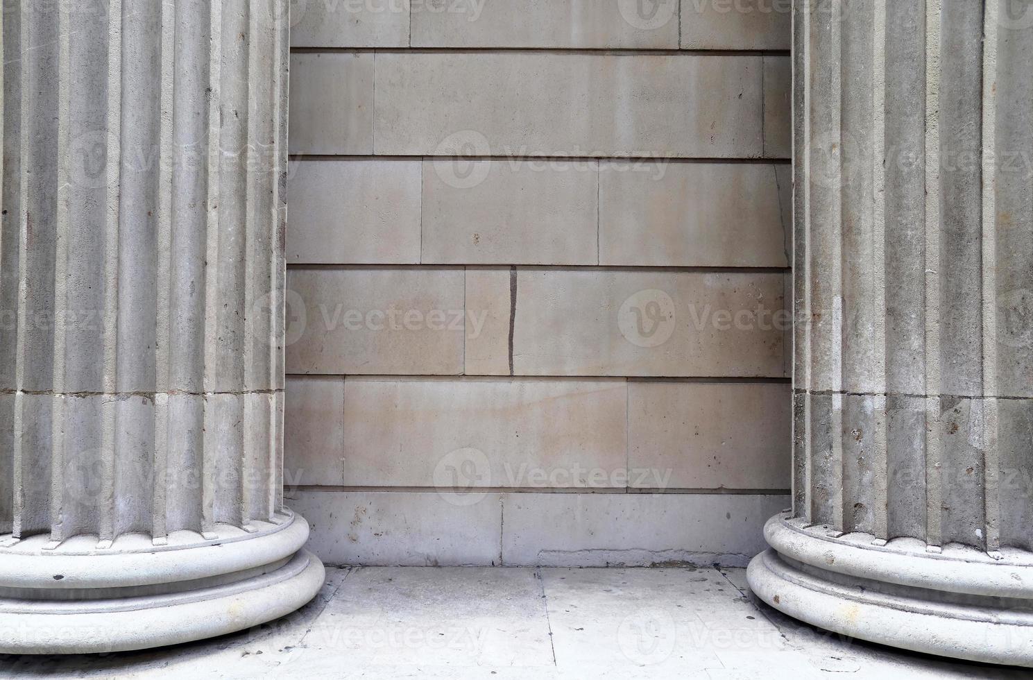 vista detallada de paredes de hormigón envejecidas con grietas y mucha estructura en alta resolución foto