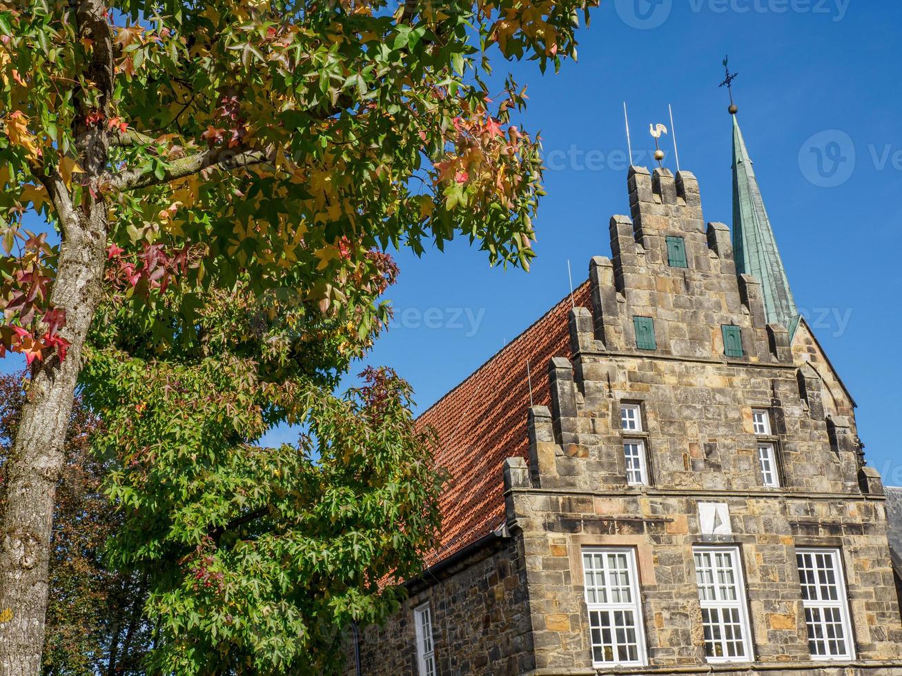 la ciudad de schuettorf en el río vechte en alemania foto