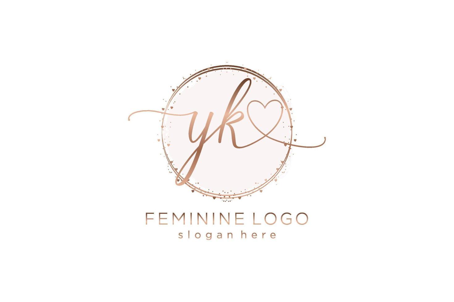 logotipo inicial de escritura a mano yk con plantilla de círculo logotipo vectorial de boda inicial, moda, floral y botánica con plantilla creativa. vector