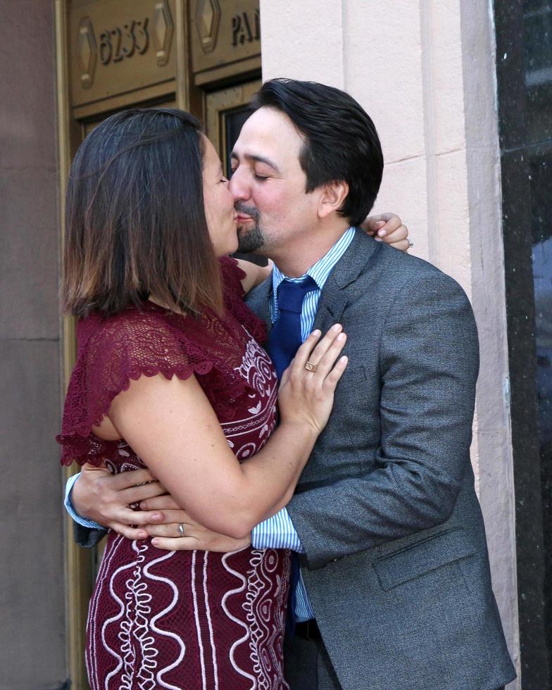 los angeles - 30 de noviembre - vanessa nadal, lin-manuel miranda en la ceremonia de la estrella lin-manuel miranda en el paseo de la fama de hollywood el 30 de noviembre de 2018 en los angeles, ca foto