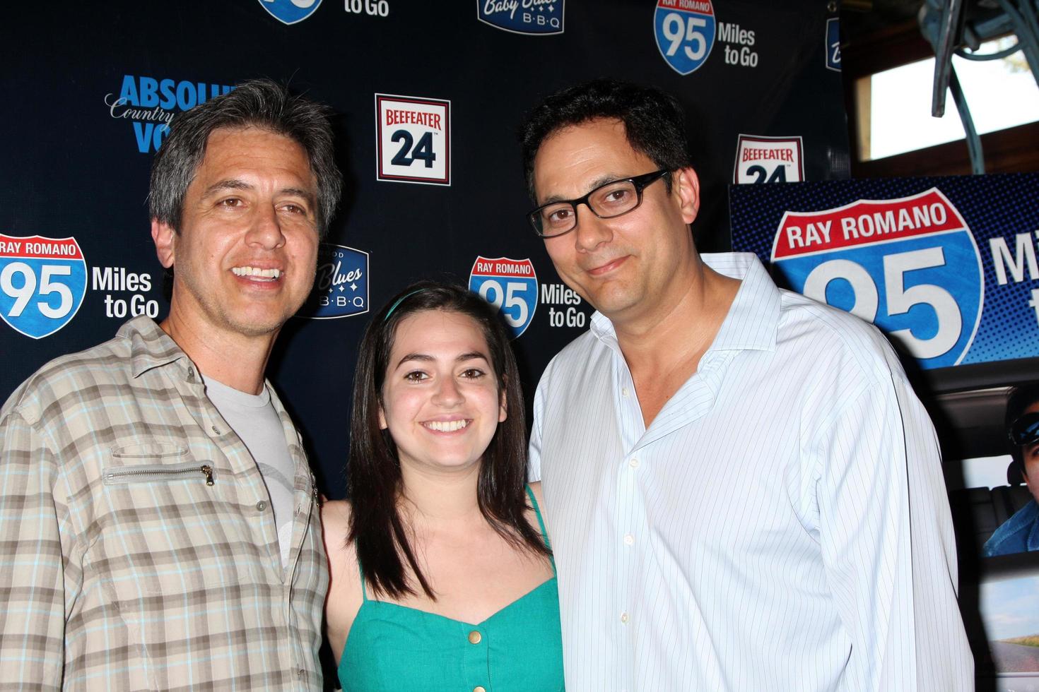 los angeles - 31 de mayo - ray romano, tom caltabiano, invitados celebrando el lanzamiento en dvd de 95 millas para ir en el restaurante baby blues bbq el 31 de mayo de 2012 en hollywood, ca foto