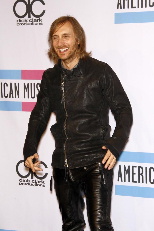 los angeles - 20 de noviembre - david guetta en la sala de prensa de los premios de música americana 2011 en el teatro nokia el 20 de noviembre de 2011 en los angeles, ca foto