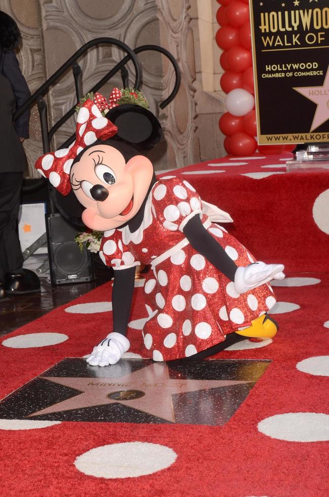 los angeles - 22 de enero minnie mouse en la ceremonia de la estrella de minnie mouse en el paseo de la fama de hollywood el 22 de enero de 2018 en hollywood, ca foto