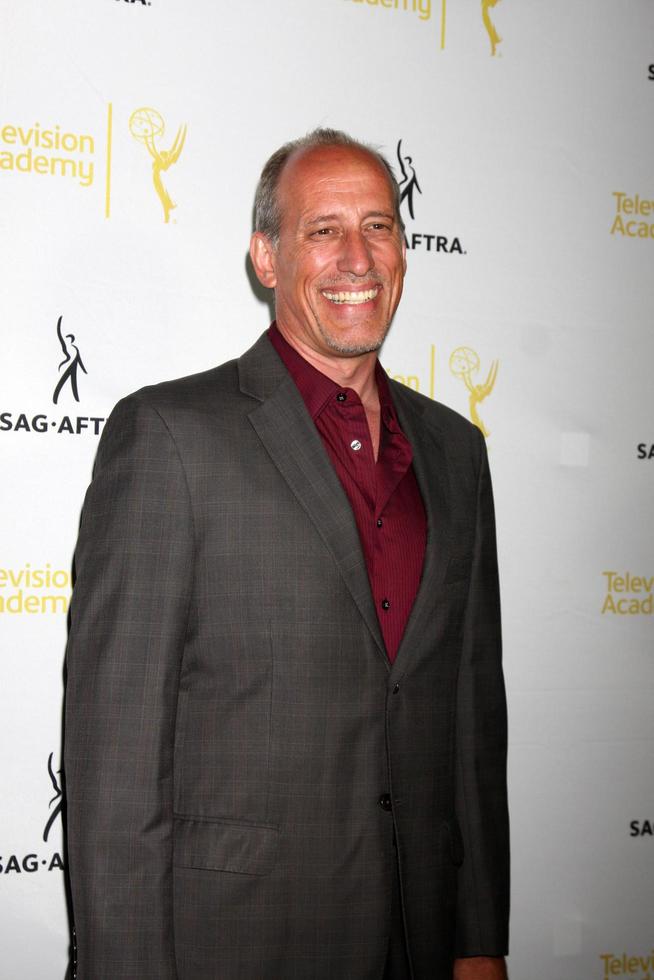 los angeles - 12 de agosto - alex fernandez en el dinámico y diverso - un 66º evento de celebración de premios emmy de diversidad en la academia de televisión el 12 de agosto de 2014 en north hollywood, ca foto