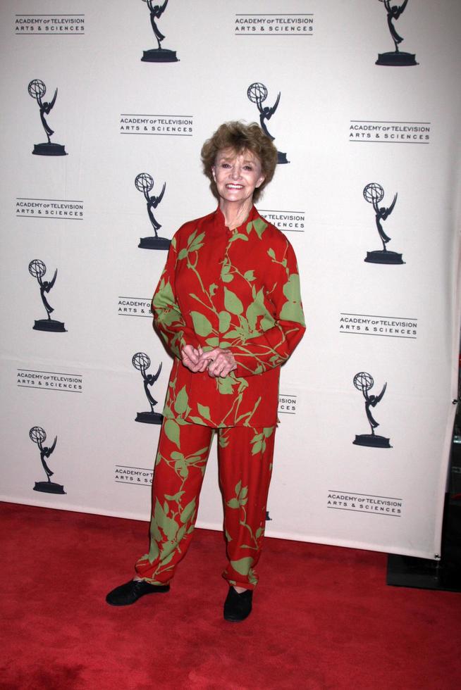 los angeles - 14 de junio - peggy mckay llega a la recepción de los nominados a los premios emmy diurnos atas en el hotel sls en beverly hills el 14 de junio de 2012 en los angeles, ca foto