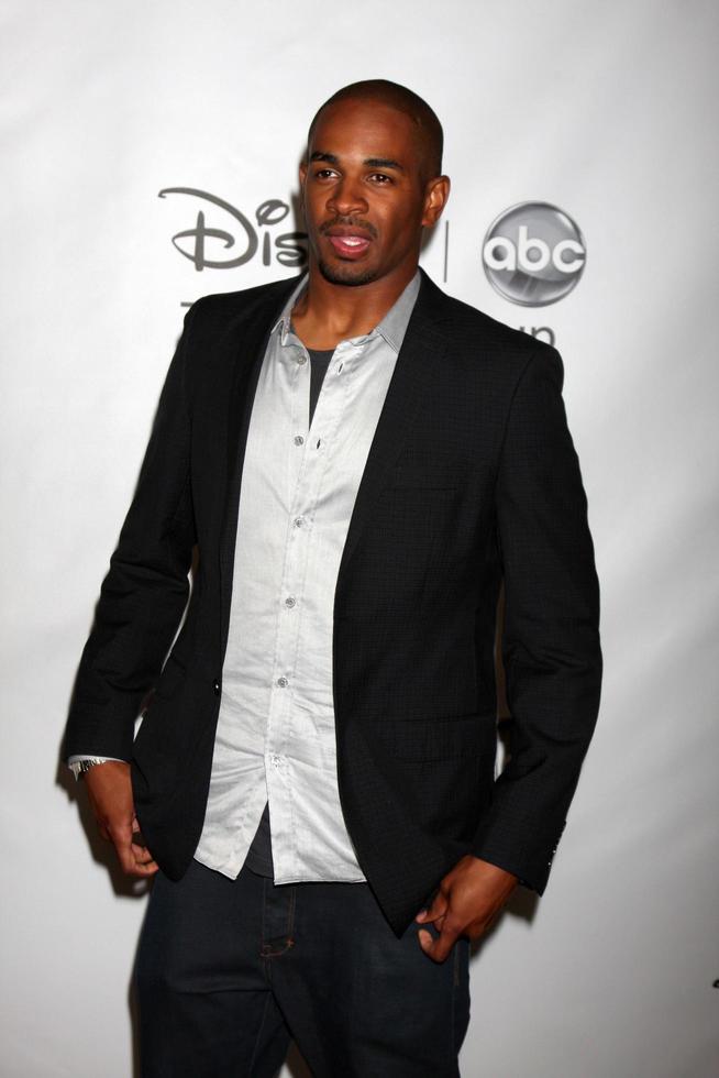 Los Ángeles - 7 de agosto - Damon Wayans Jr. llegando a la fiesta de la gira de prensa de verano de disney abc television group 2011 en beverly hilton hotel el 7 de agosto de 2011 en beverly hills, ca foto