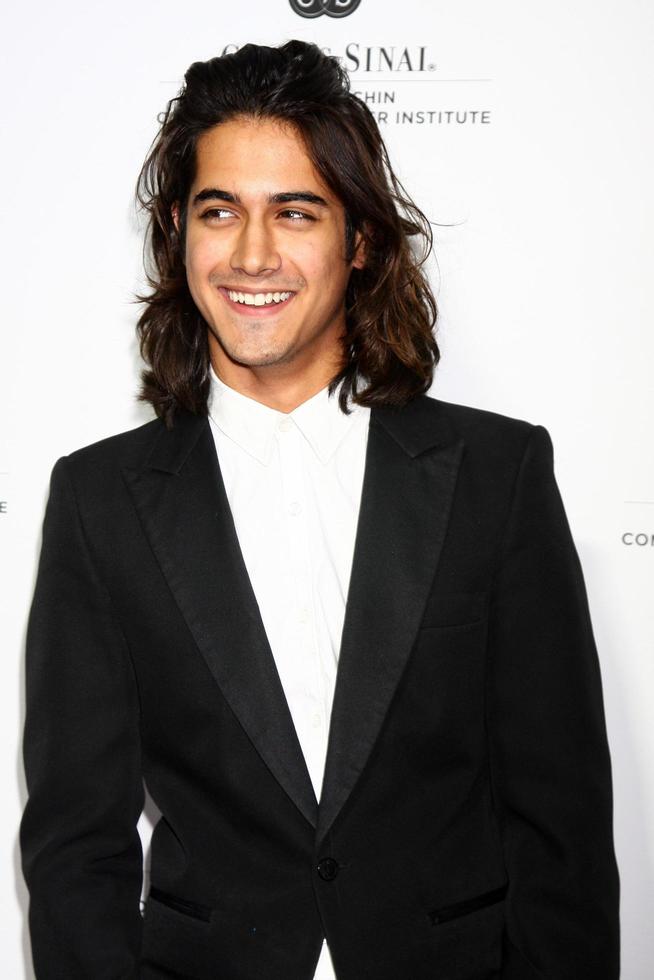 los angeles - 13 de abril - avan jogia llega al concierto benéfico what a pair en el amplio escenario el 13 de abril de 2013 en santa monica, ca foto