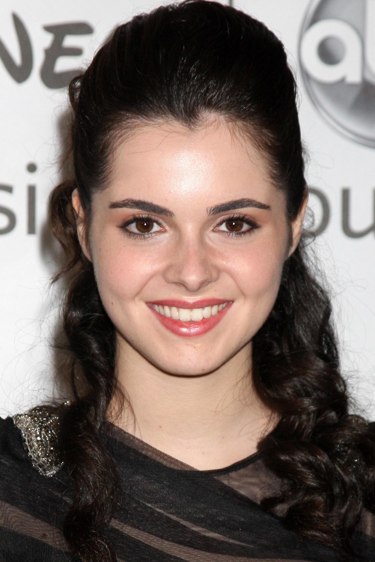 LOS ANGELES - AUG 7 - Vanessa Marano arriving at the Disney ABC