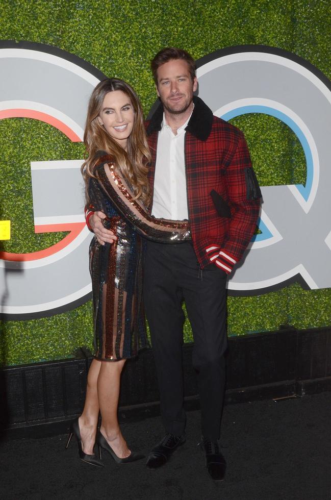 los angeles - 7 de diciembre elizabeth chambers, armie hammer en los hombres gq del año 2017 en el chateau marmont el 7 de diciembre de 2017 en west hollywood, ca foto