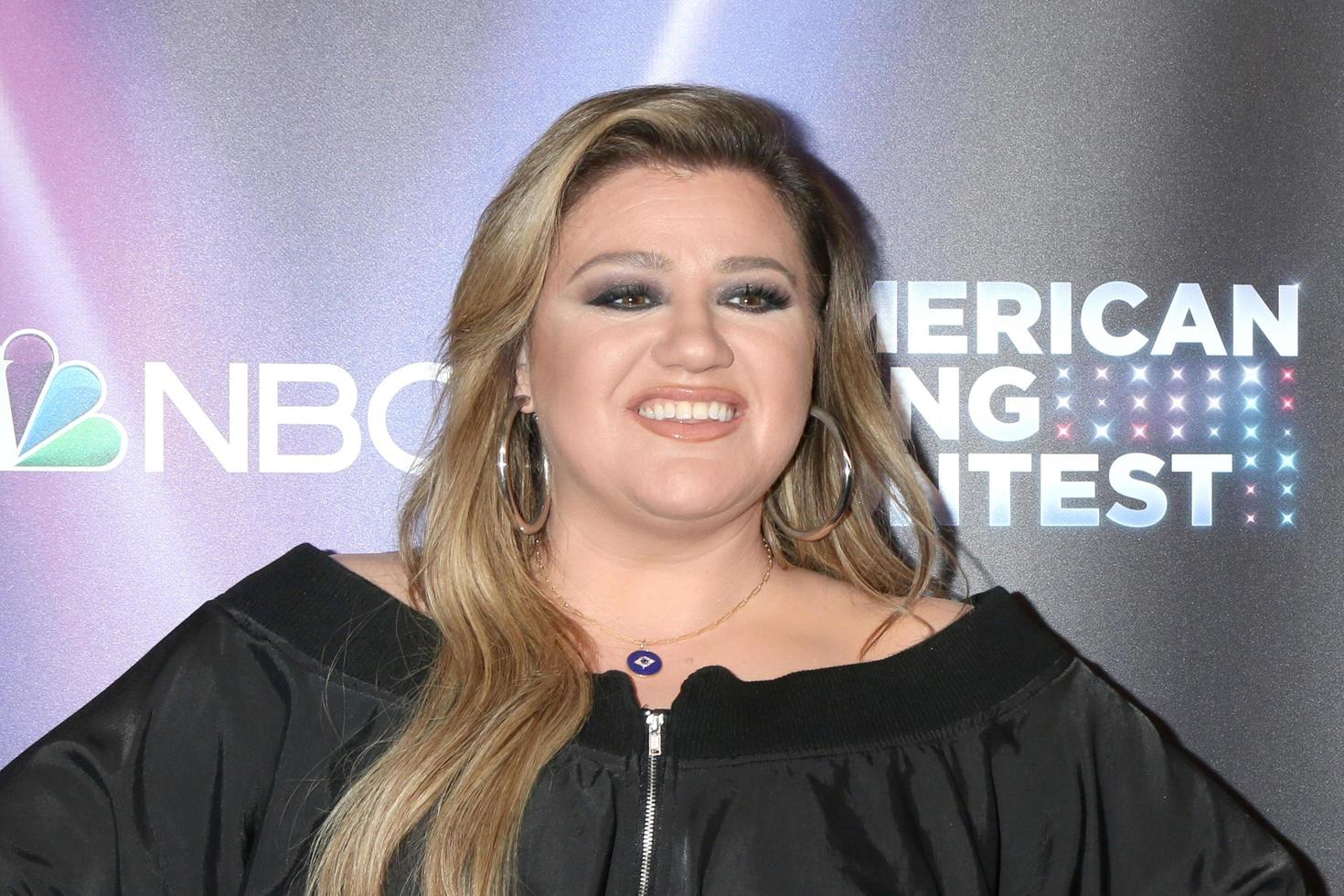 LOS ANGELES - APR 25 Kelly Clarkson at the America Song Contest Semi-finals Red Carpet at Universal Studios on April 25, 2022 in Universal City, CA photo