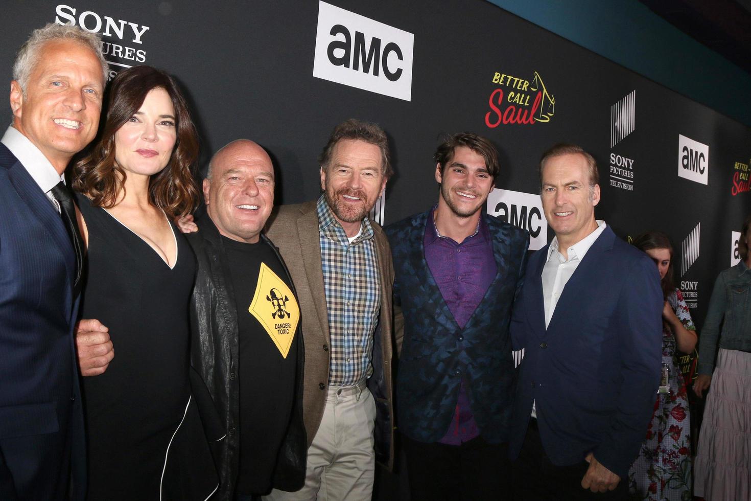 san diego - 19 de julio - patrick fabian, betsy brandt, dean norris, bryan cranston, rj mitte, bob odenkirk en el estreno de la temporada 4 de amc s better call saul en horton plaza 8 el 19 de julio de 2018 en san diego, ca foto