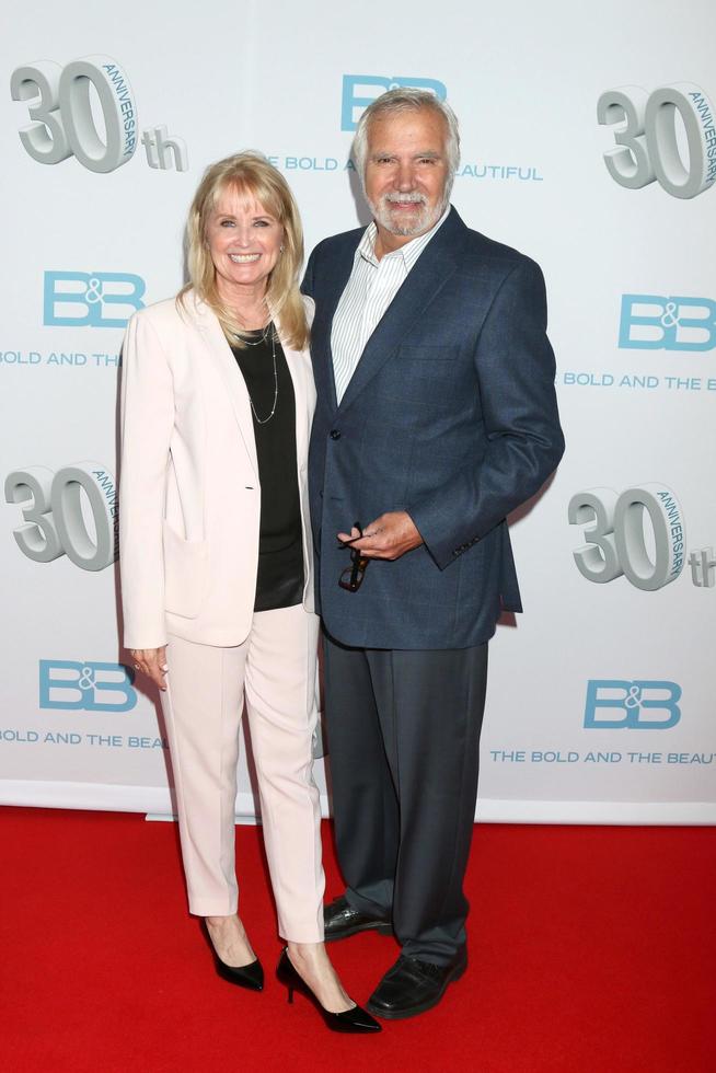 los angeles - 18 de marzo laurette mccook, john mccook en la fiesta del 30 aniversario de the bold and the beautiful en el centro de clifton el 18 de marzo de 2017 en los angeles, ca foto