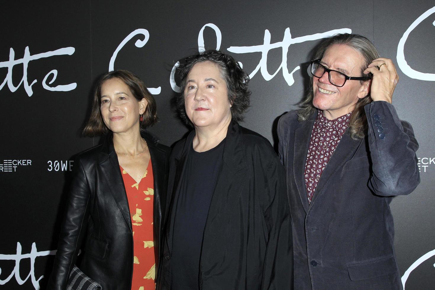 los angeles - 14 de septiembre - pamela koffler, christine vachon, stephen woolley en la proyección especial de colette en el teatro samuel goldwyn el 14 de septiembre de 2018 en beverly hills, ca foto