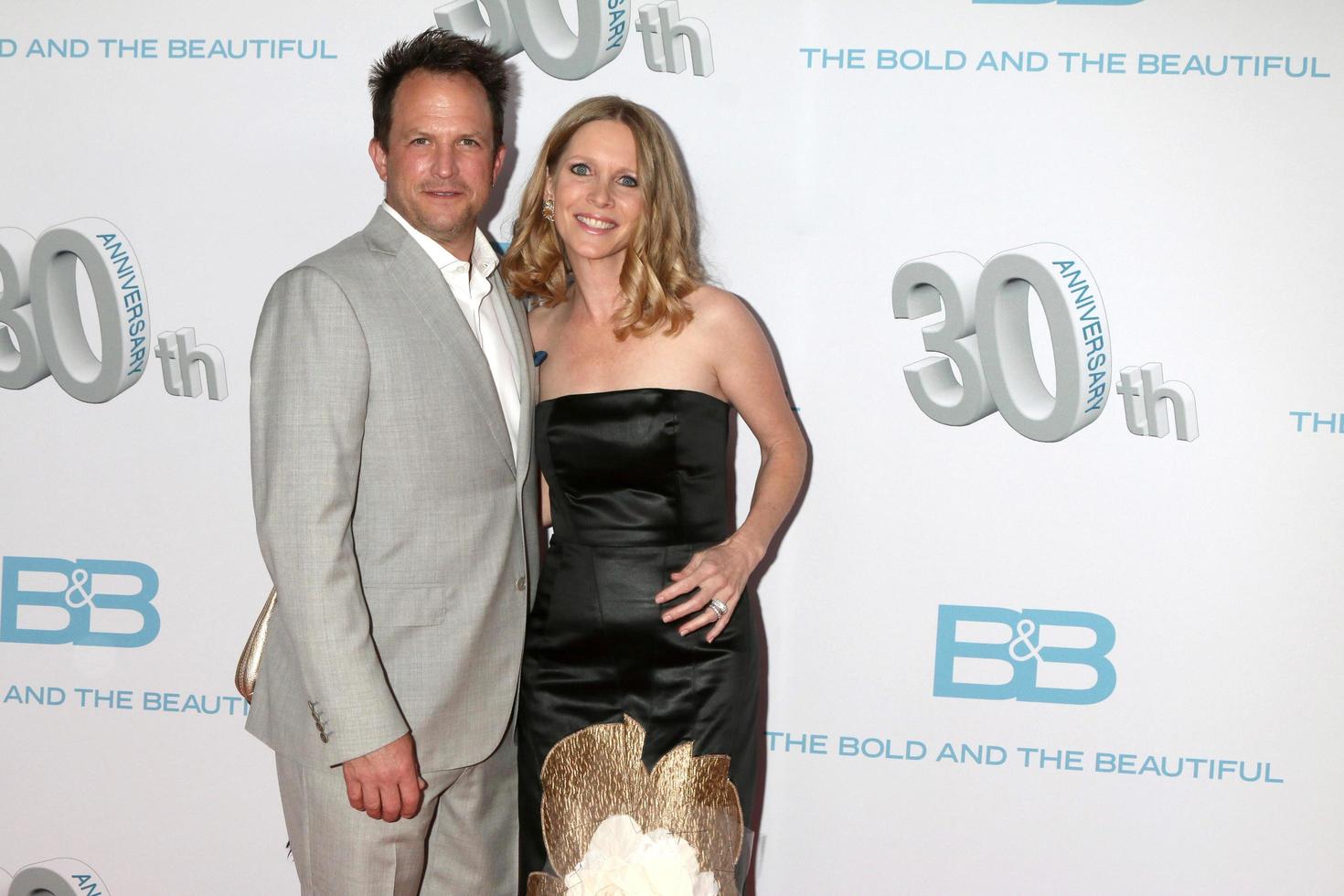 los angeles - 18 de marzo - scott martin, lauralee bell martin en la fiesta del 30 aniversario de the bold and the beautiful en el centro de clifton el 18 de marzo de 2017 en los angeles, ca foto