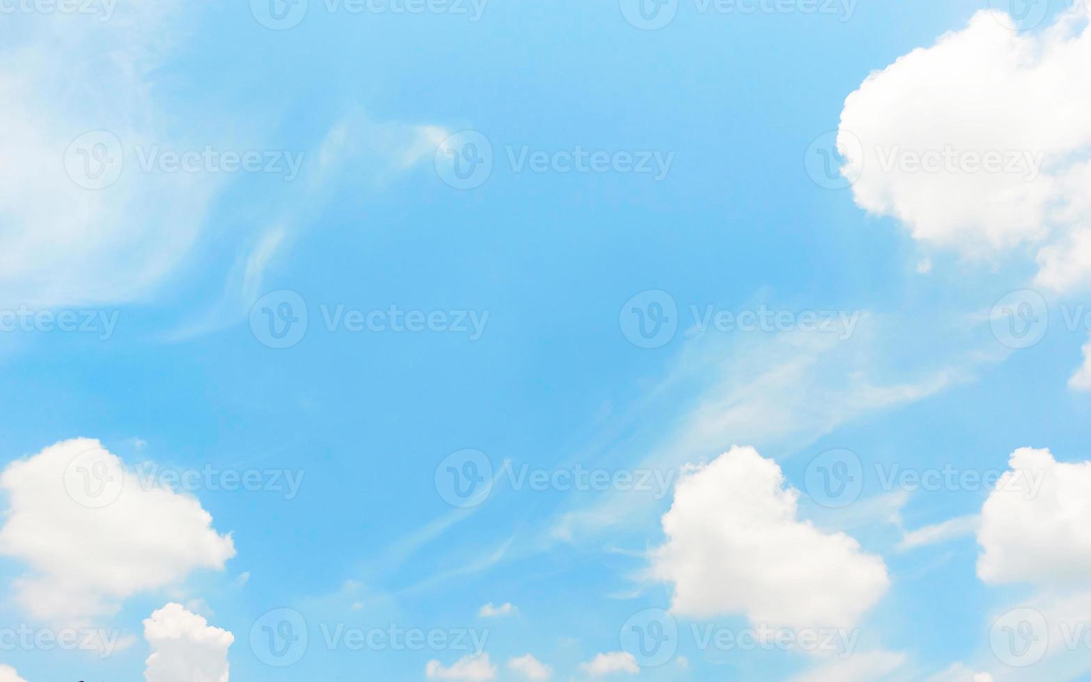 Clear sky, slightly cloudy, clear weather, suitable for activities, background, props. photo
