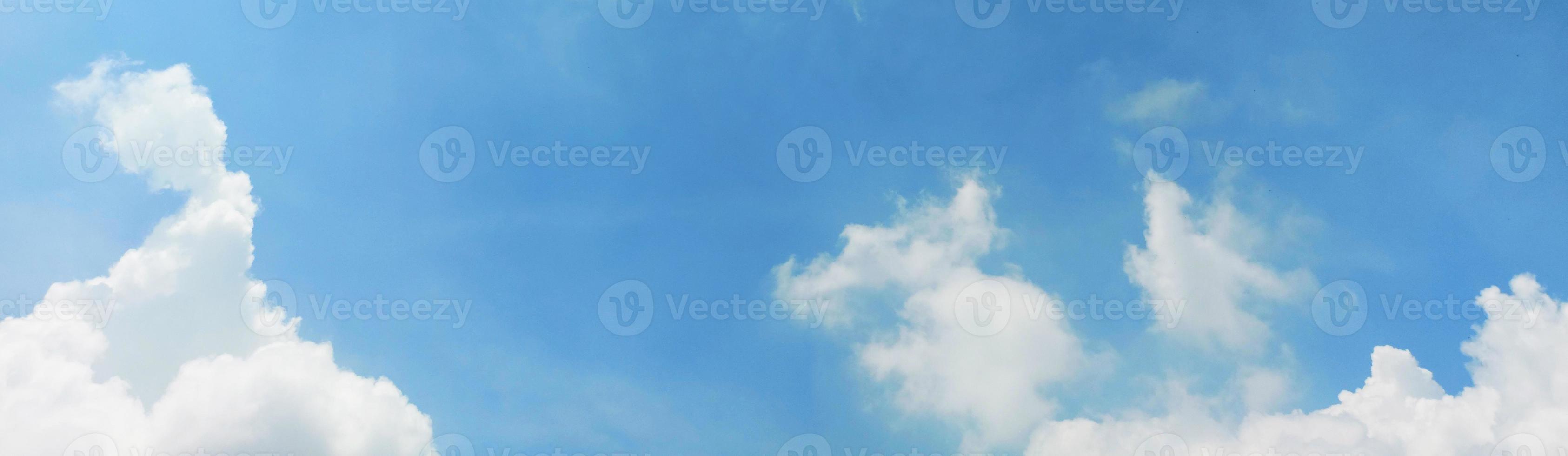 Clear sky, slightly cloudy, clear weather, suitable for activities, background, props. photo