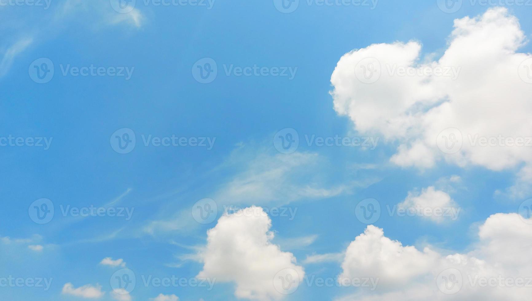 Clear sky, slightly cloudy, clear weather, suitable for activities, background, props. photo