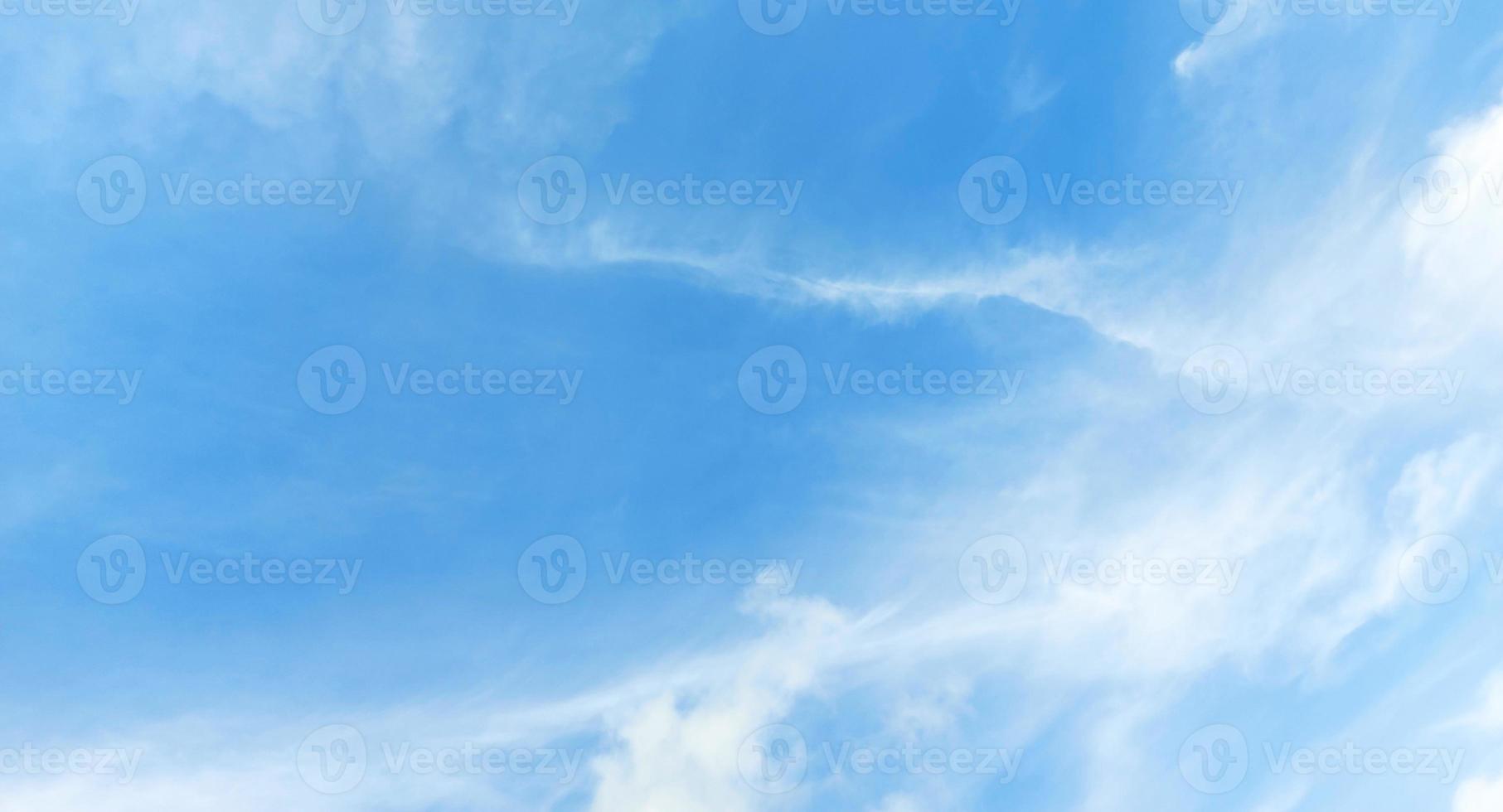 Clear sky, slightly cloudy, clear weather, suitable for activities, background, props. photo