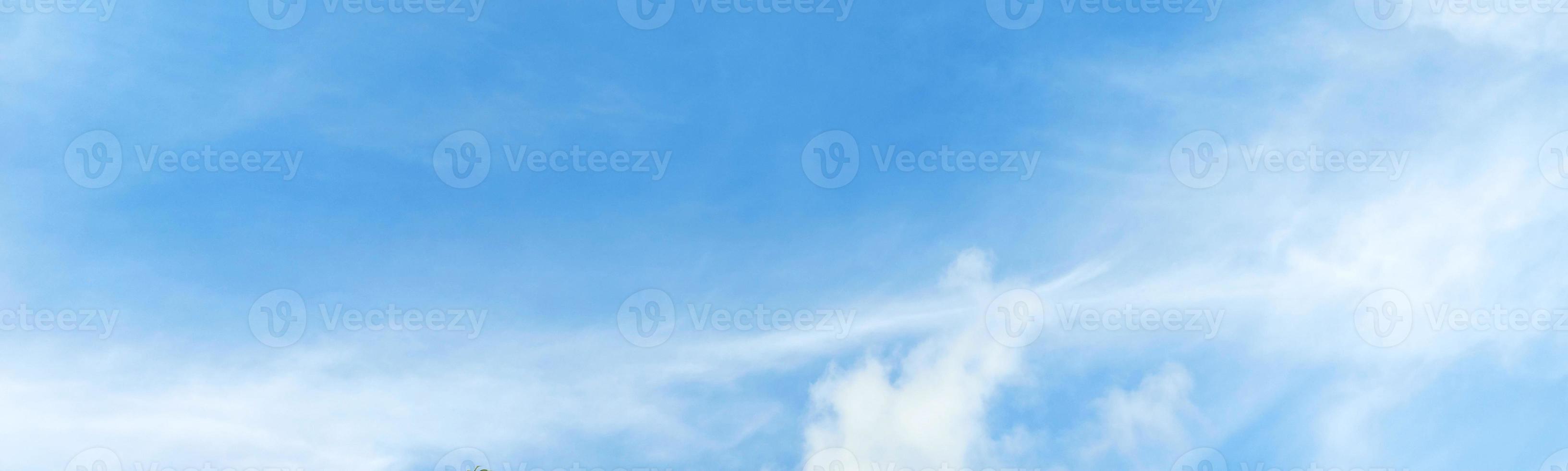 Clear sky, slightly cloudy, clear weather, suitable for activities, background, props. photo