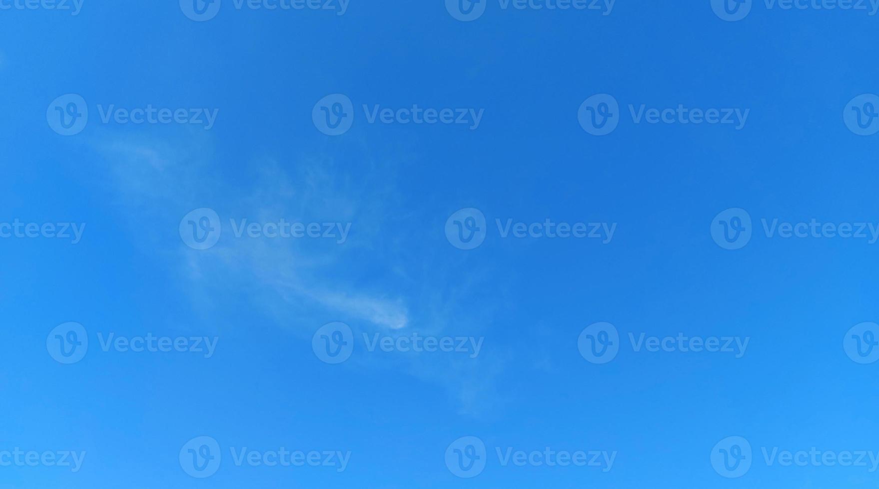 Clear sky, slightly cloudy, clear weather, suitable for activities, background, props. photo