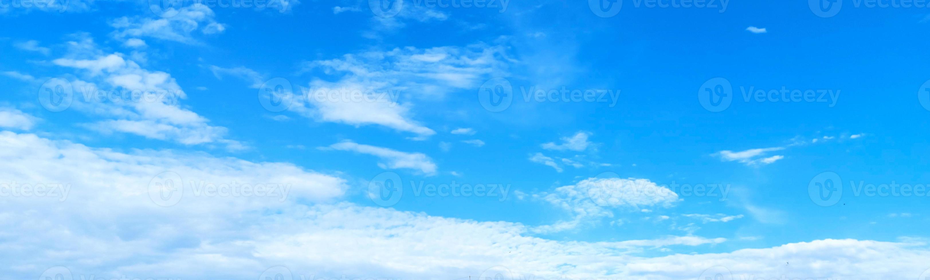Clear sky, slightly cloudy, clear weather, suitable for activities, background, props. photo