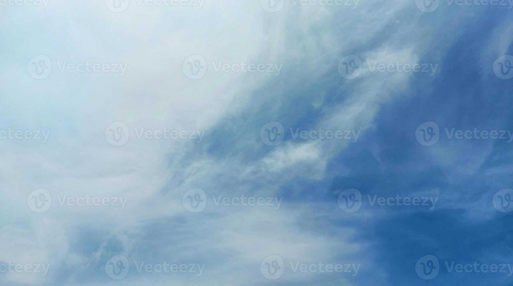 Clear sky, slightly cloudy, clear weather, suitable for activities, background, props. photo